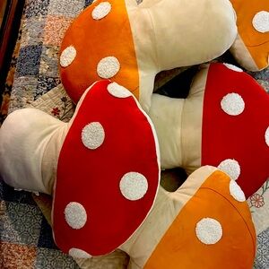 5 mushroom plush pillows